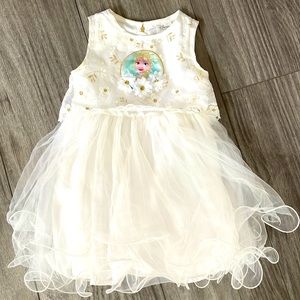 Adorable size 4 dress with Elsa!